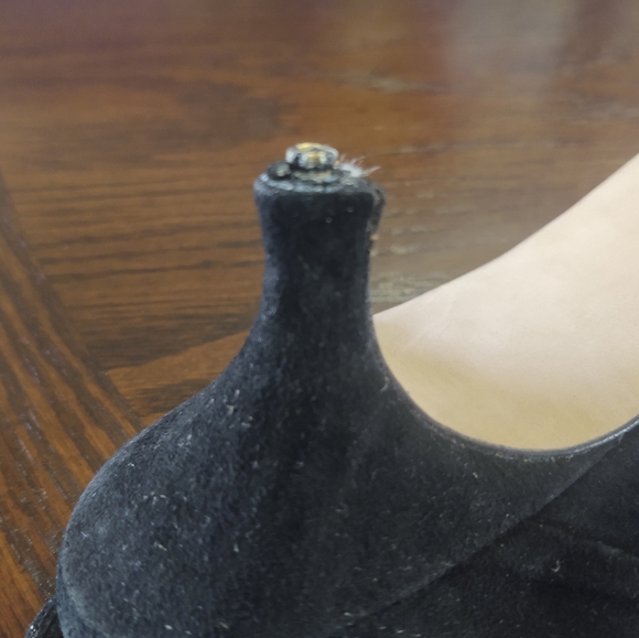 Size 6 Black Suede kitten heel shoe - Picture 4 of 7